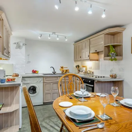 3 Bed In Barden Oc-s33752 * Sabden