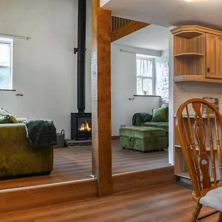 3 Bed In Barden Oc-s33752 * Sabden